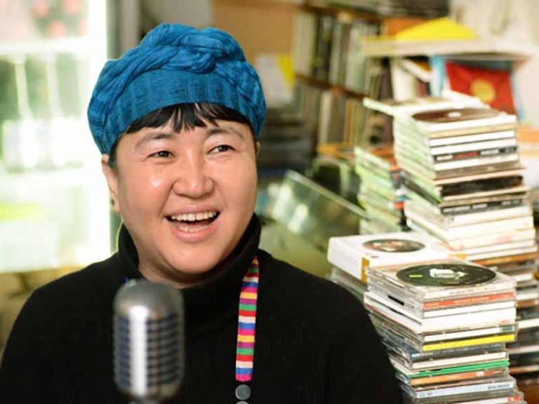 آهنگ کره ای 엉터리 대학생  (دانشجوی شلخته) از 최은진(Eunjin Choi) به همراه متن و ترجمه مجزا