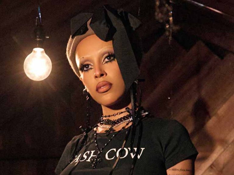 آهنگ انگلیسی Paint The Town Red از Doja Cat به همراه متن و ترجمه مجزا