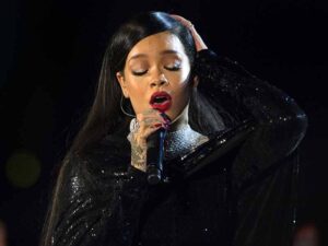 آهنگ انگلیسی Diamonds از Rihanna به همراه متن و ترجمه مجزا