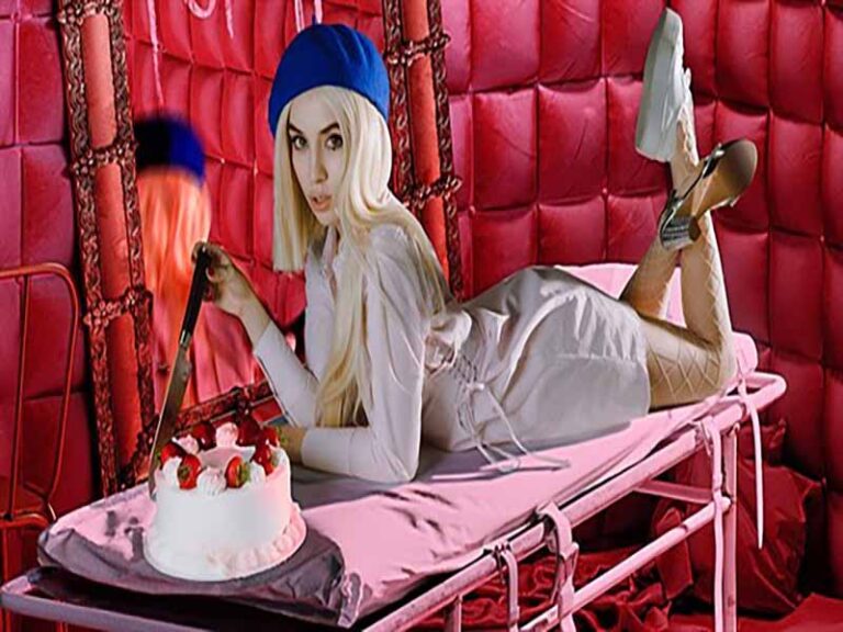 آهنگ انگلیسی Sweet but Psycho از Ava Max به همراه متن و ترجمه مجزا