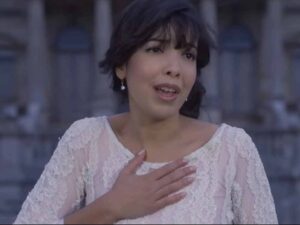 آهنگ فرانسوی Tourner dans le vide(چرخش در پوچی) از Indila به همراه متن و ترجمه مجزا