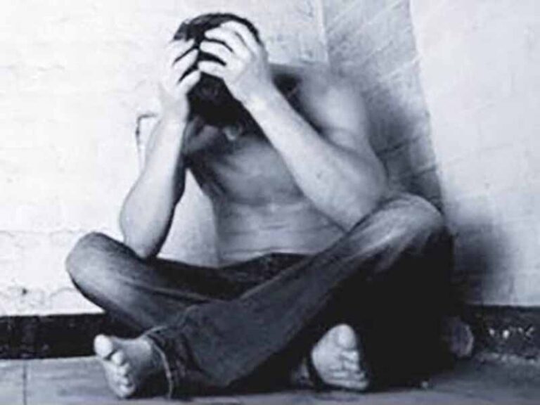 آهنگ لهستانی Gdzie jest biały węgorz ? (Zejście) (کجاست مار سفید؟) از Cypis به همراه متن و ترجمه مجزا