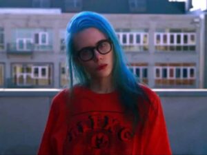 آهنگ انگلیسی Blue Hair(موی آبی) از TV Girl به همراه متن و ترجمه مجزا