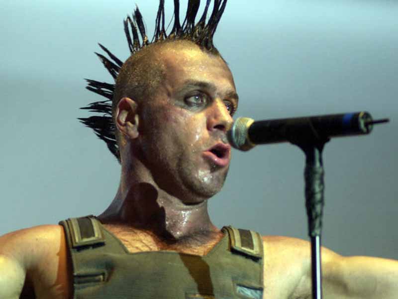 آهنگ آلمانی Feuer frei از Rammstein به همراه متن و ترجمه مجزا