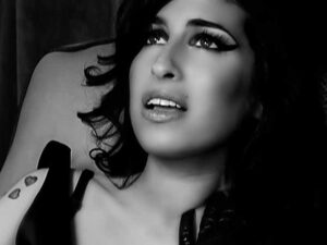 آهنگ انگلیسی Back to Black از Amy Winehouse به همراه متن و ترجمه مجزا