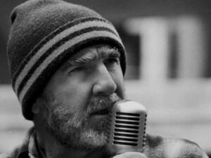 آهنگ انگلیسی The Friends We Lost از Eric Cantona به همراه متن و ترجمه مجزا