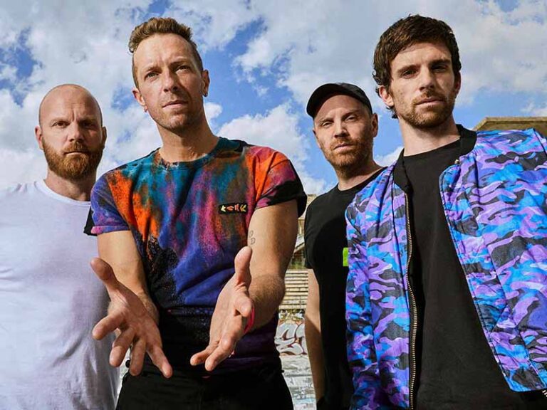 آهنگ انگلیسی A Sky Full of Stars از Coldplay به همراه متن و ترجمه مجزا