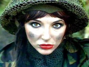 آهنگ انگلیسی Army Dreamers از Kate Bush به همراه متن و ترجمه مجزا