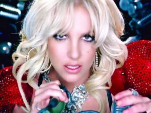 آهنگ انگلیسی Hold It Against Me از Britney Spears به همراه متن و ترجمه مجزا