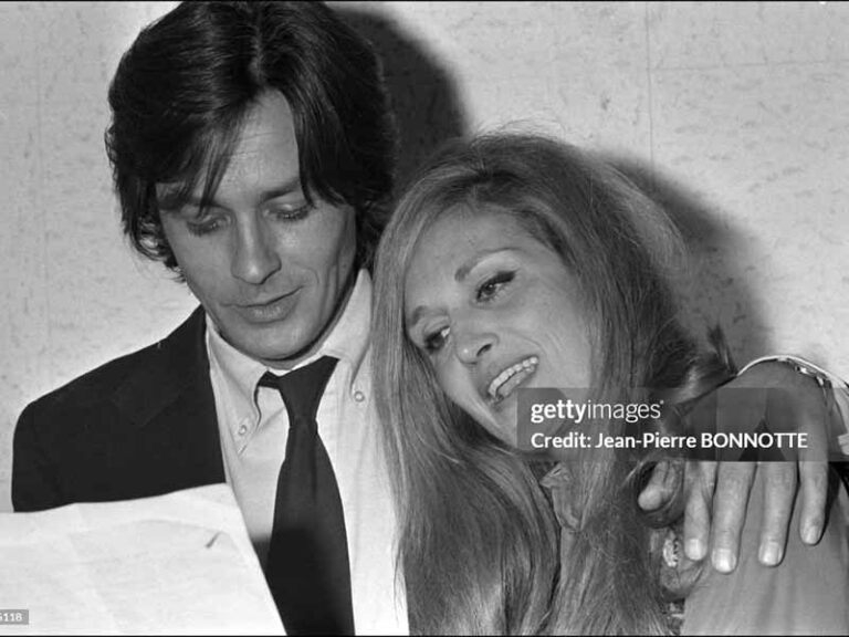 آهنگ فرانسوی Paroles paroles از Dalida و Alain Delon به همراه متن و ترجمه مجزا