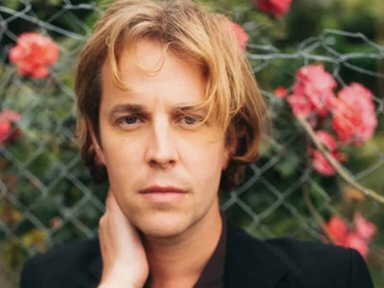 آهنگ انگلیسی Answer Phone از Tom Odell به همراه متن و ترجمه مجزا