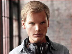 آهنگ انگلیسی Friend Of Mine از Avicii و Vargas و Lagola به همراه متن و ترجمه مجزا