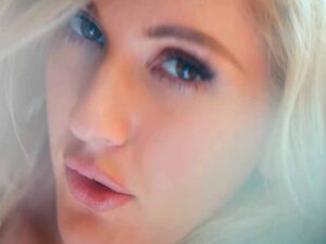 آهنگ انگلیسی Love Me Like You Do از Ellie Goulding به همراه متن و ترجمه مجزا