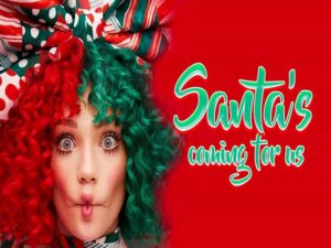 آهنگ انگلیسی Santa’s Coming for Us از Sia به همراه متن و ترجمه مجزا