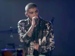 آهنگ انگلیسی A Whole New World از Zayn Malik به همراه متن و ترجمه مجزا