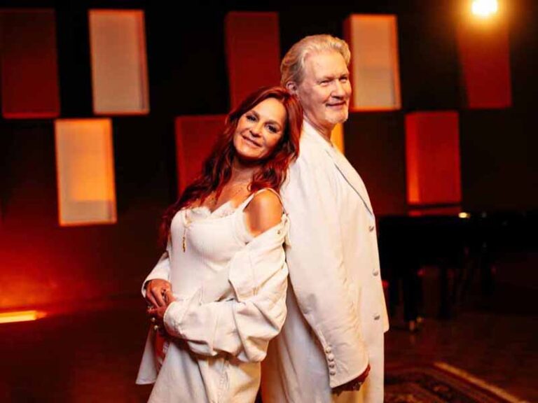 آهنگ انگلیسی Never walk alone از Andrea Berg به همراه متن و ترجمه مجزا