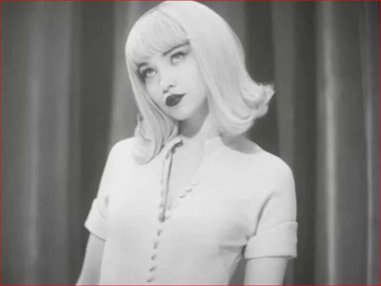 آهنگ انگلیسی  Breakfast از Dove Cameron به همراه متن و ترجمه مجزا