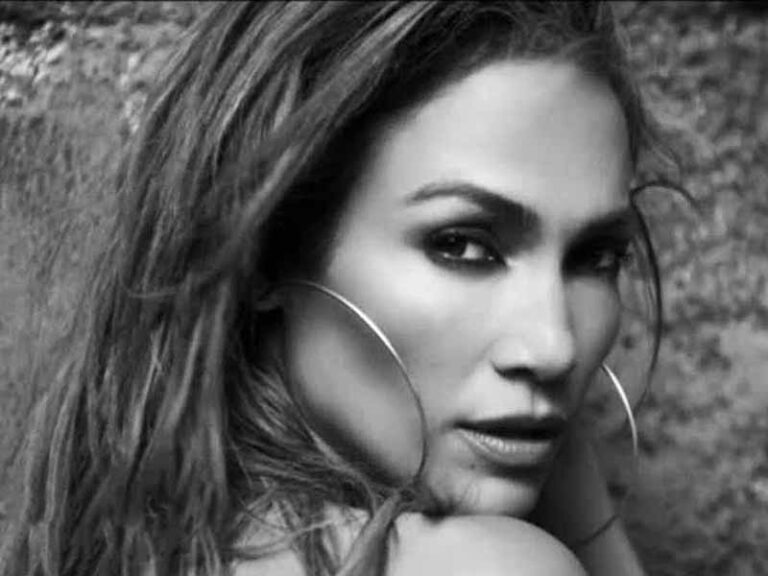 آهنگ انگلیسی First Love از Jennifer Lopez به همراه متن و ترجمه مجزا