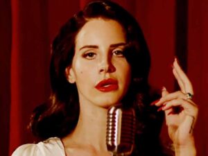 آهنگ انگلیسی Burning Desire از Lana Del Rey به همراه متن و ترجمه مجزا