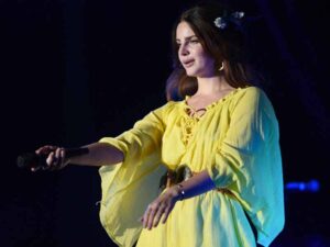 آهنگ انگلیسی Coachella – Woodstock in My Mind از Lana Del Rey به همراه متن و ترجمه مجزا
