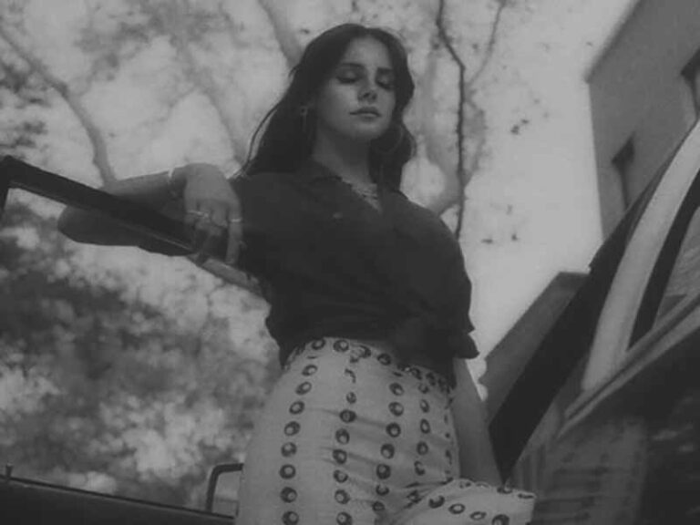 آهنگ انگلیسی Goodbye Kiss از Lana Del Rey به همراه متن و ترجمه مجزا