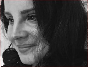 آهنگ انگلیسی Hope is a dangerous thing for a woman like me to have از Lana Del Rey به همراه متن و ترجمه مجزا