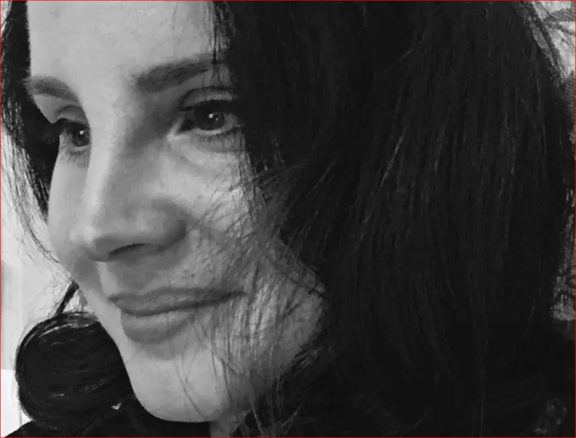 آهنگ انگلیسی Hope is a dangerous thing for a woman like me to have از Lana Del Rey به همراه متن و ترجمه مجزا