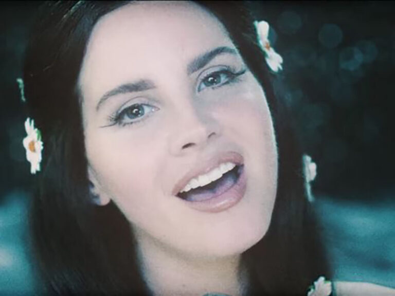 آهنگ انگلیسی Love song از Lana Del Rey به همراه متن و ترجمه مجزا