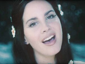 آهنگ انگلیسی Love از Lana Del Rey به همراه متن و ترجمه مجزا
