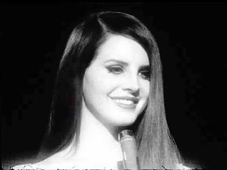 آهنگ انگلیسی National Anthem از Lana Del Rey به همراه متن و ترجمه مجزا