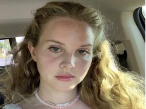 آهنگ انگلیسی Text Book از Lana Del Rey به همراه متن و ترجمه مجزا