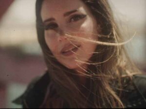 آهنگ انگلیسی The greatest از Lana Del Rey به همراه متن و ترجمه مجزا