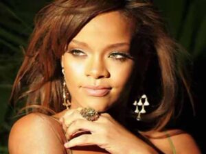 آهنگ انگلیسی Just Be Happy از Rihanna به همراه متن و ترجمه مجزا