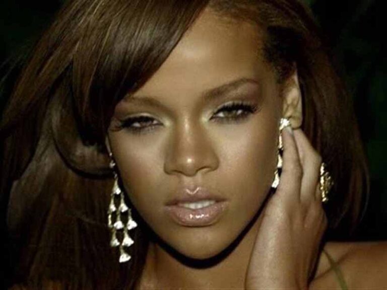 آهنگ انگلیسی SOS از Rihanna به همراه متن و ترجمه مجزا