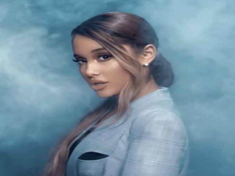 آهنگ انگلیسی Breathin از Ariana Grande به همراه متن و ترجمه مجزا