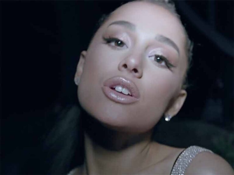 آهنگ انگلیسی The Light is Coming از Ariana Grande و Nicki Minaj به همراه متن و ترجمه مجزا