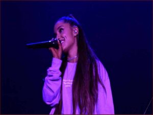 آهنگ انگلیسی ghostin از Ariana Grande به همراه متن و ترجمه مجزا