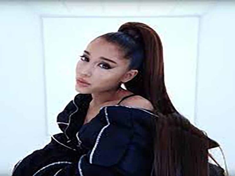 آهنگ انگلیسی In My Head از Ariana Grande به همراه متن و ترجمه مجزا