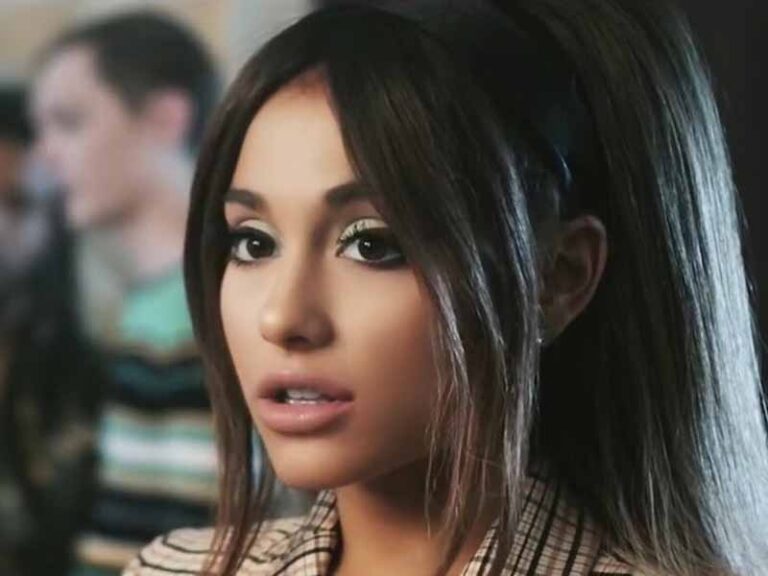 آهنگ انگلیسی six thirty از Ariana Grande به همراه متن و ترجمه مجزا