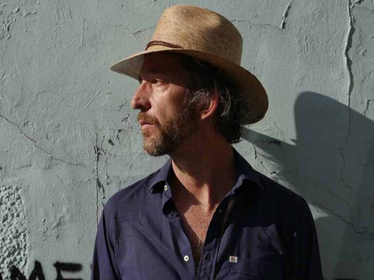 آهنگ فرانسوی L’océan از Arthur H به همراه متن و ترجمه مجزا