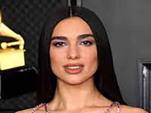 آهنگ انگلیسی CAN THEY HEAR US از Dua Lipa به همراه متن و ترجمه مجزا