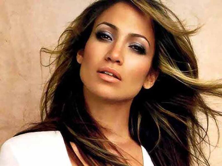 آهنگ انگلیسی Step Into My World از Jennifer Lopez به همراه متن و ترجمه مجزا