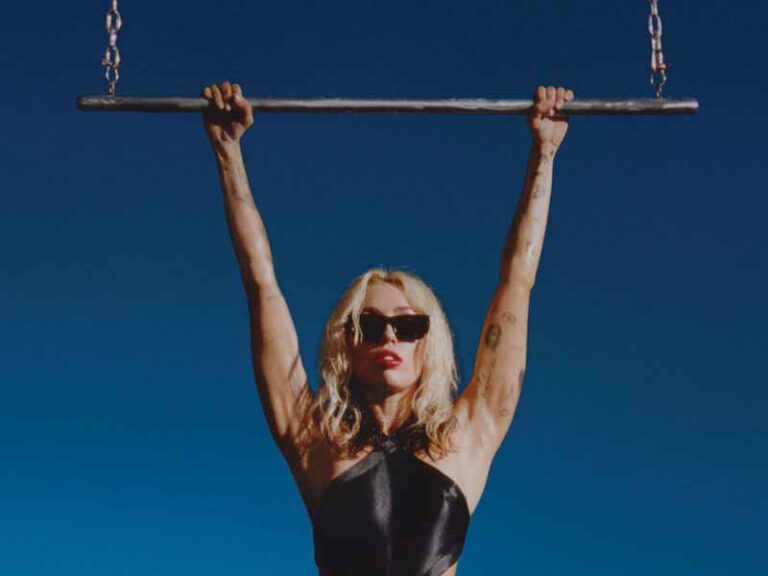 آهنگ انگلیسی Island از Miley Cyrus به همراه متن و ترجمه مجزا