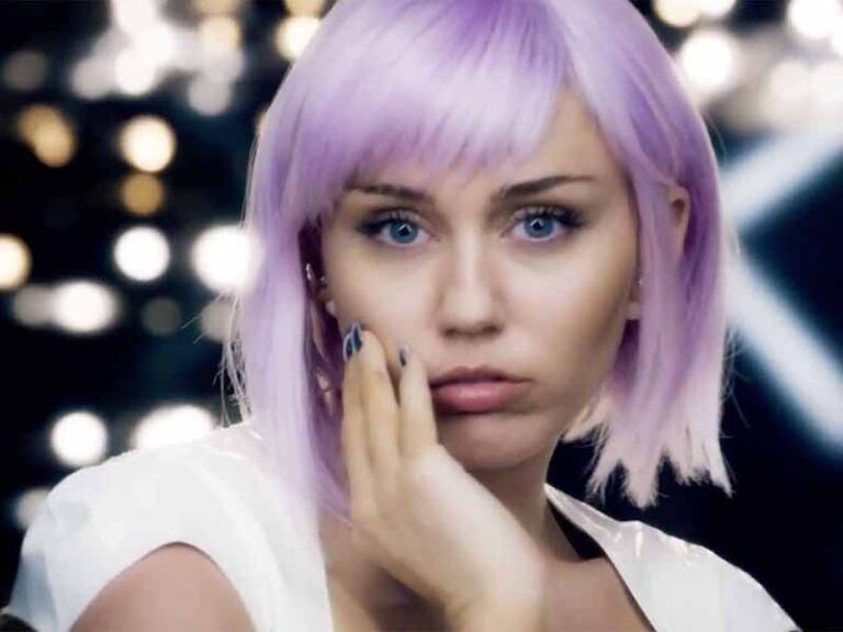 آهنگ انگلیسی On a Roll از Miley Cyrus به همراه متن و ترجمه مجزا