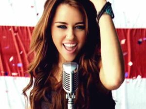 آهنگ انگلیسی Party in the U.S.A از Miley Cyrus به همراه متن و ترجمه مجزا