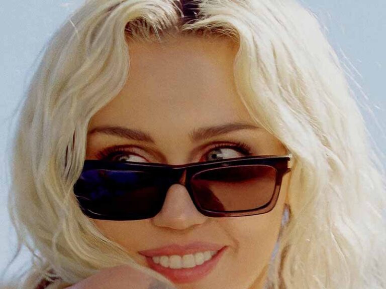 آهنگ انگلیسی Rose Colored Lenses از Miley Cyrus به همراه متن و ترجمه مجزا