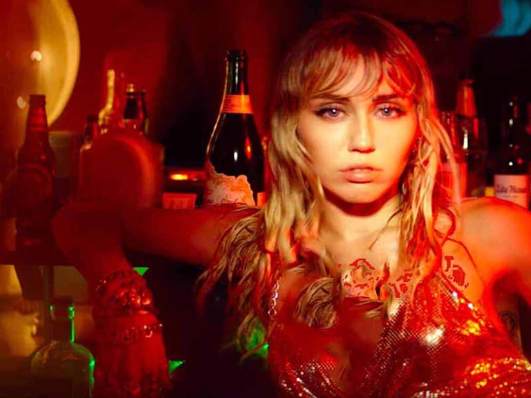 آهنگ انگلیسی Slide Away از Miley Cyrus به همراه متن و ترجمه مجزا