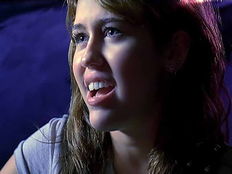 آهنگ انگلیسی The Climb از Miley Cyrus به همراه متن و ترجمه مجزا