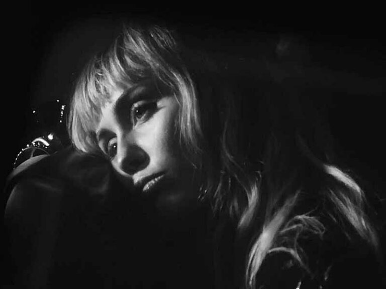 آهنگ انگلیسی Unholy از Miley Cyrus به همراه متن و ترجمه مجزا