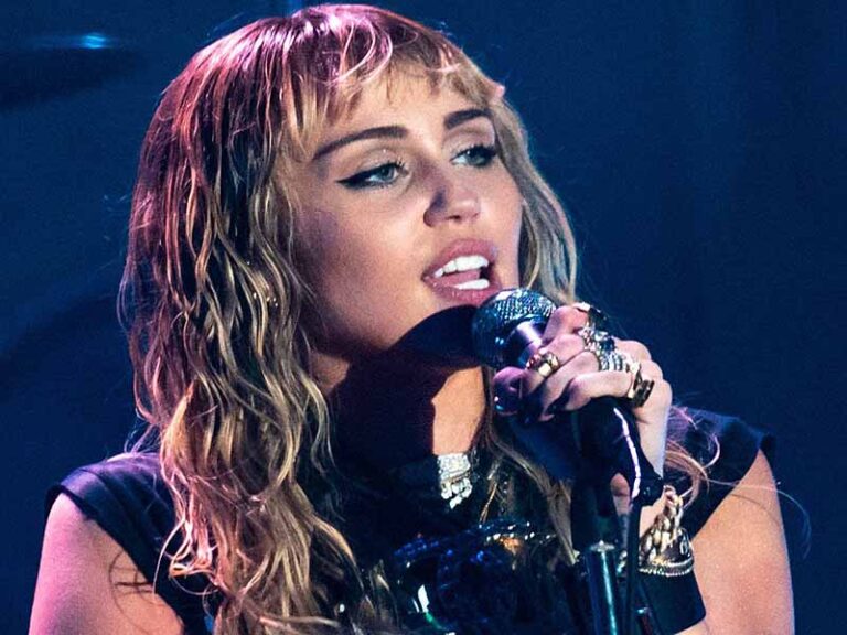 آهنگ انگلیسی You از Miley Cyrus به همراه متن و ترجمه مجزا